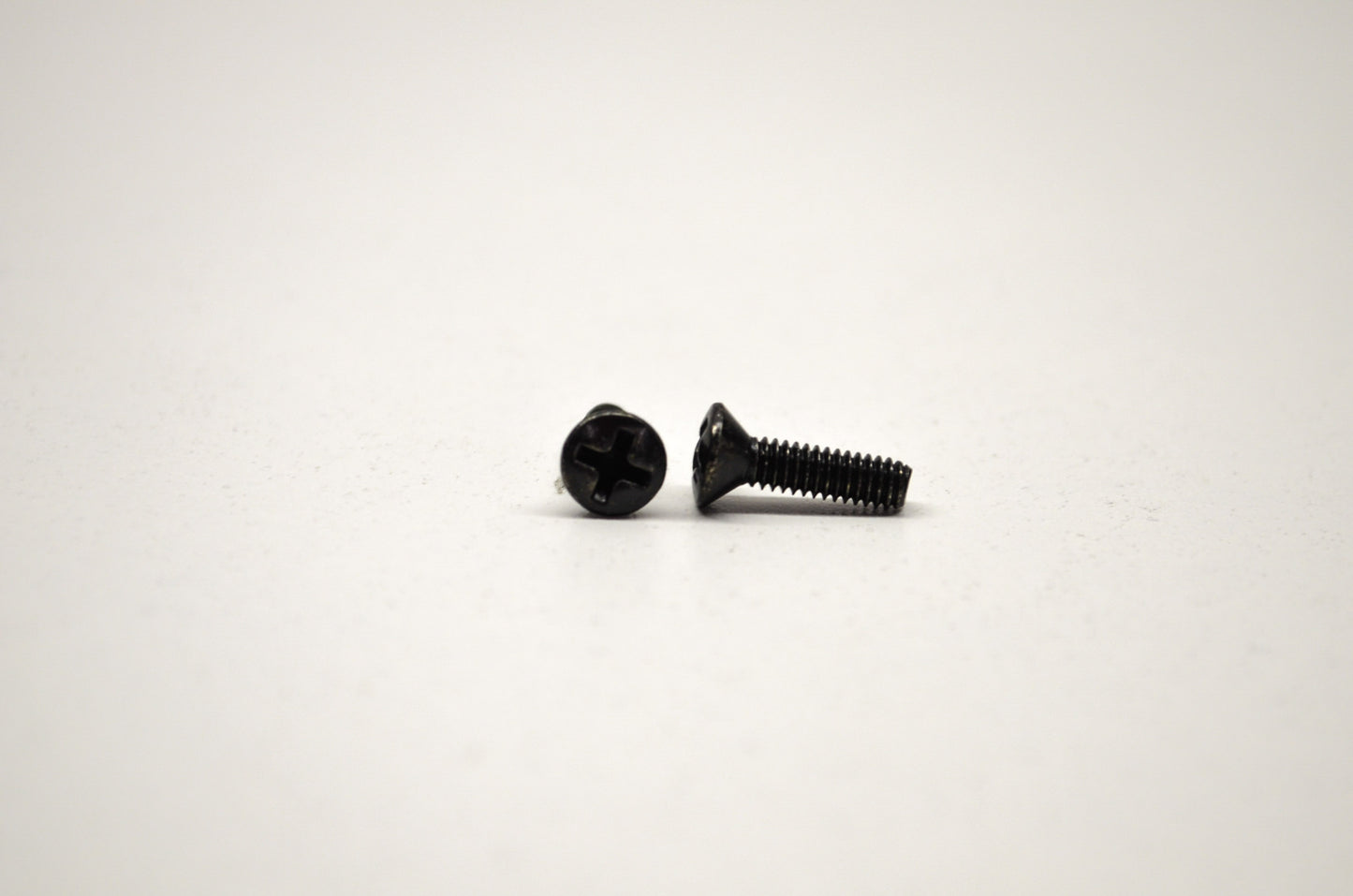 OEM Harley-Davidson 2579A Screw Qty 2 NOS