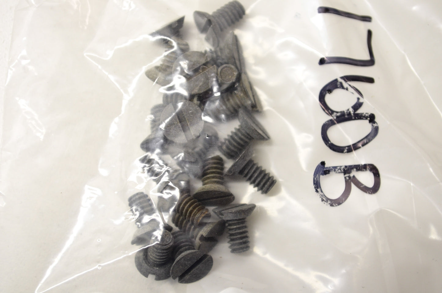 OEM Harley-Davidson 1760B Screw Qty 21 NOS