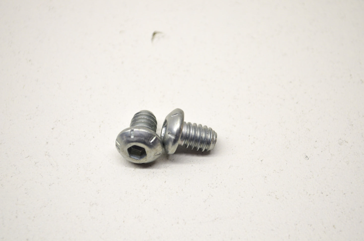 OEM Harley-Davidson 3652 Screw Qty 2 NOS