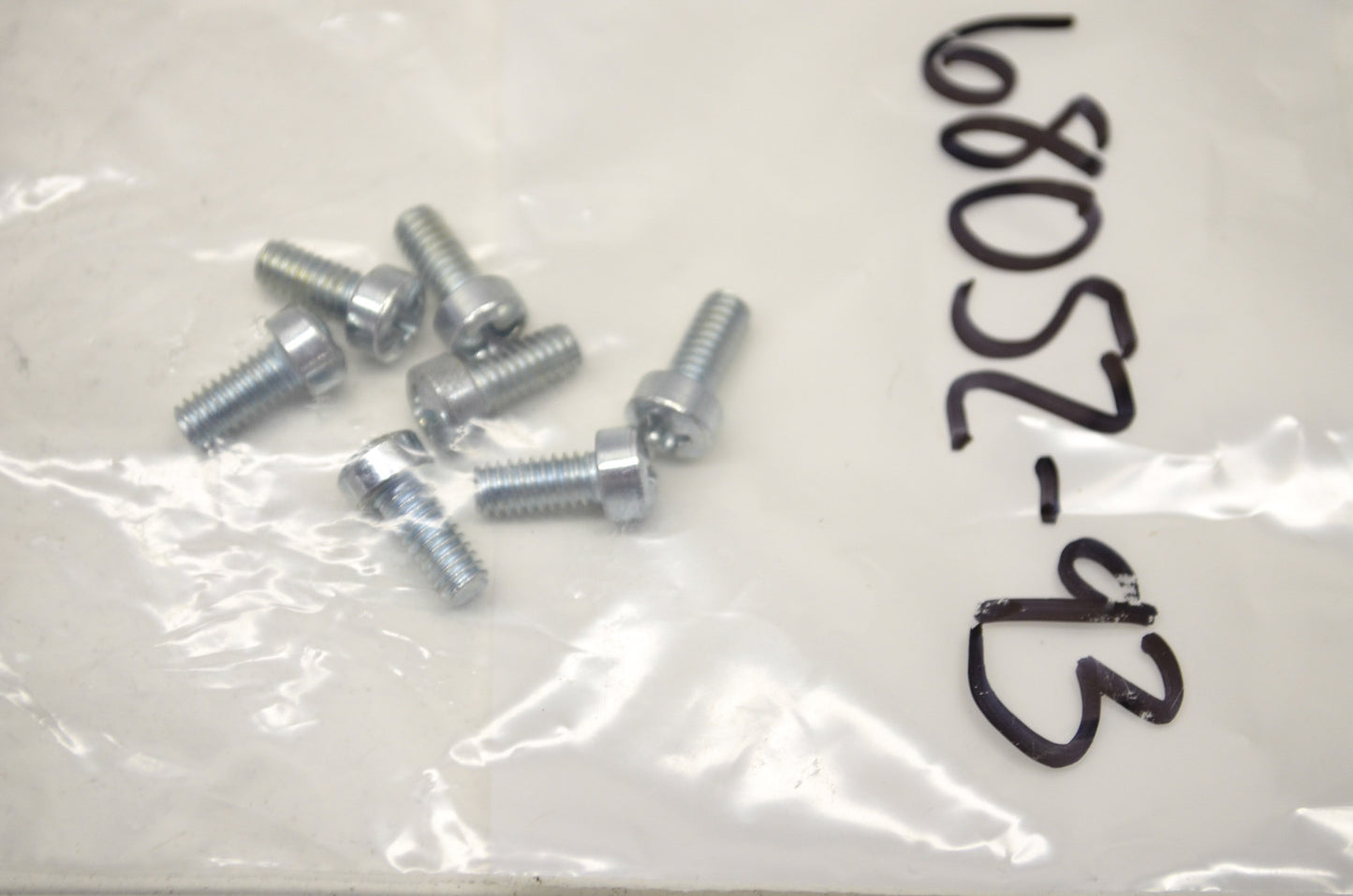 OEM Harley-Davidson 68052-93 Screw Qty 7 NOS