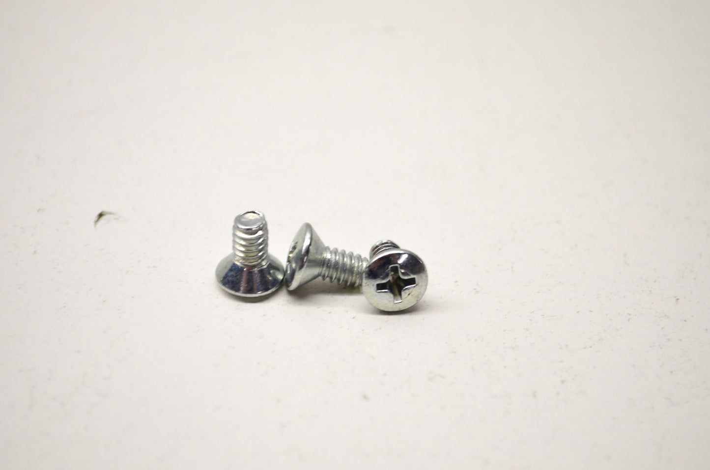 OEM Harley-Davidson 2443 Screw Qty 3 NOS