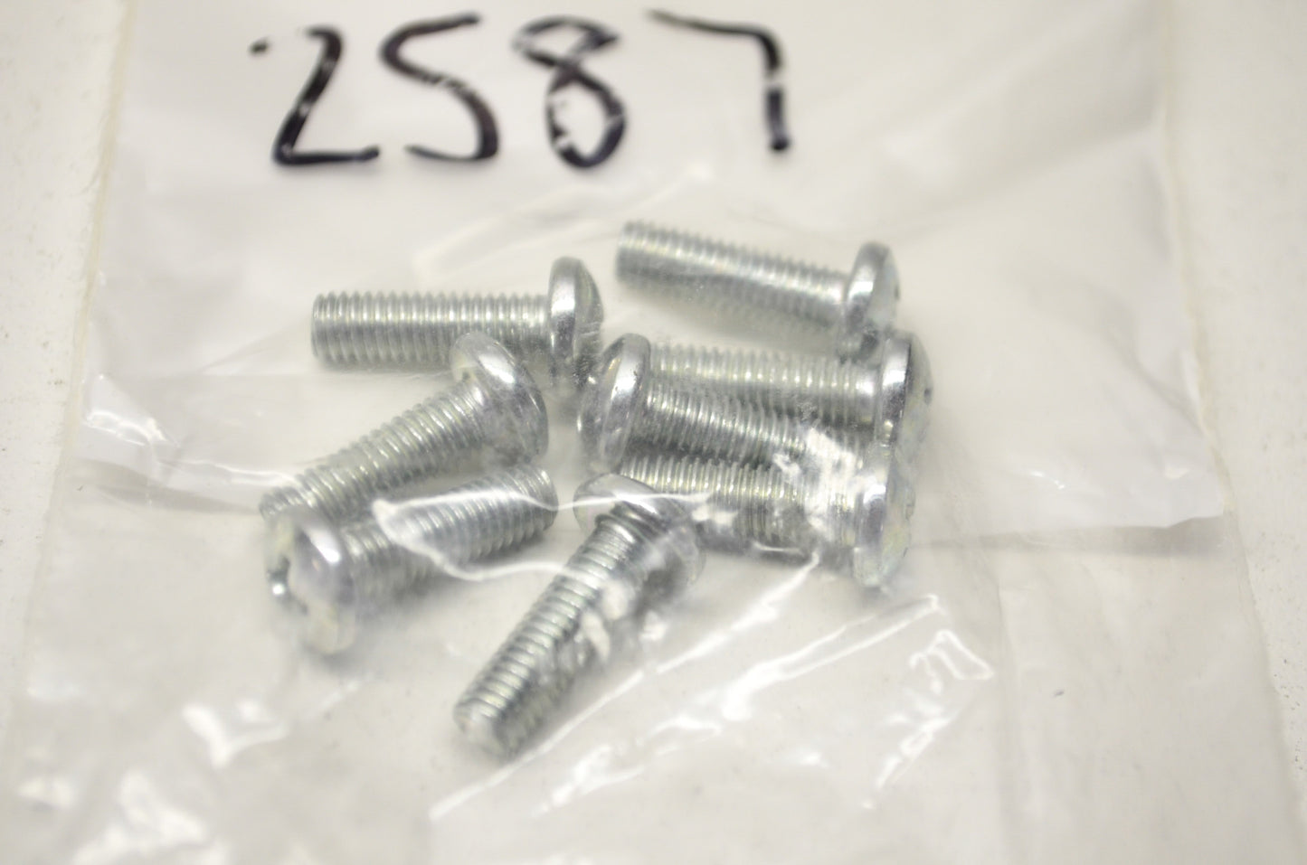 OEM Harley-Davidson 2587 Screw Qty 8 NOS