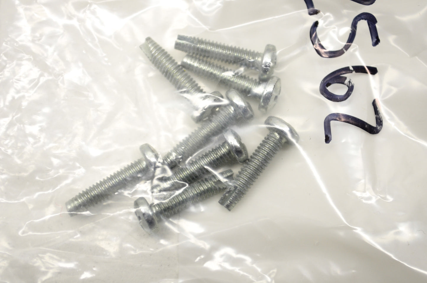 OEM Harley-Davidson 2562 Pan Head Screw Qty 8 NOS