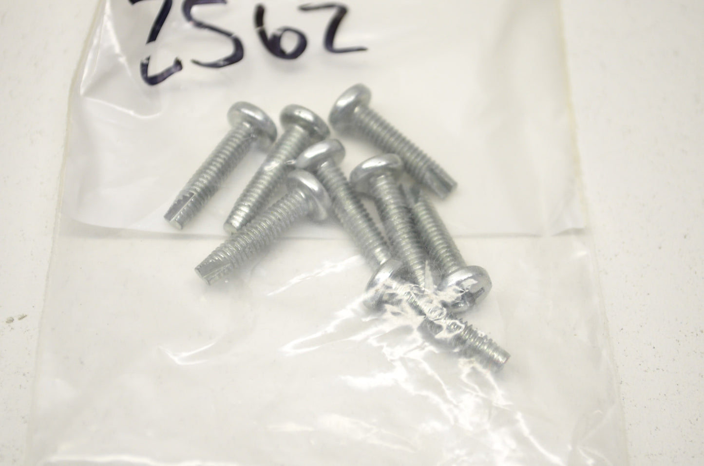 OEM Harley-Davidson 2562 Pan Head Screw Qty 8 NOS