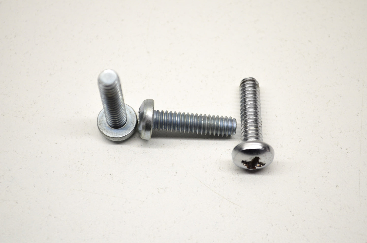 OEM Harley-Davidson 2538 Screw Qty 3 NOS