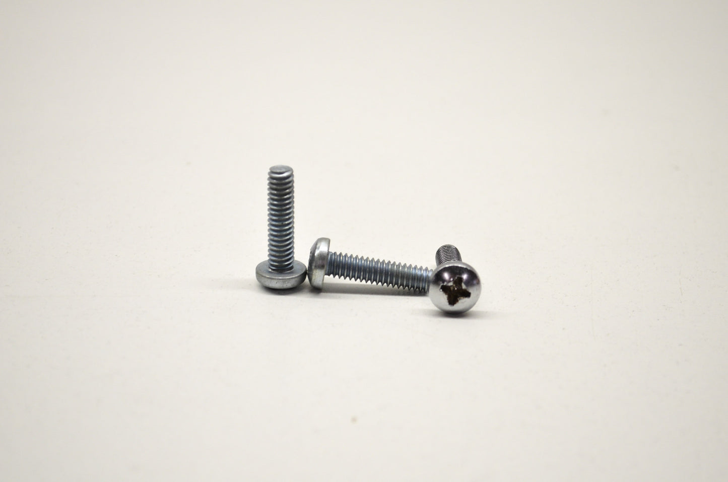 OEM Harley-Davidson 2538 Screw Qty 3 NOS
