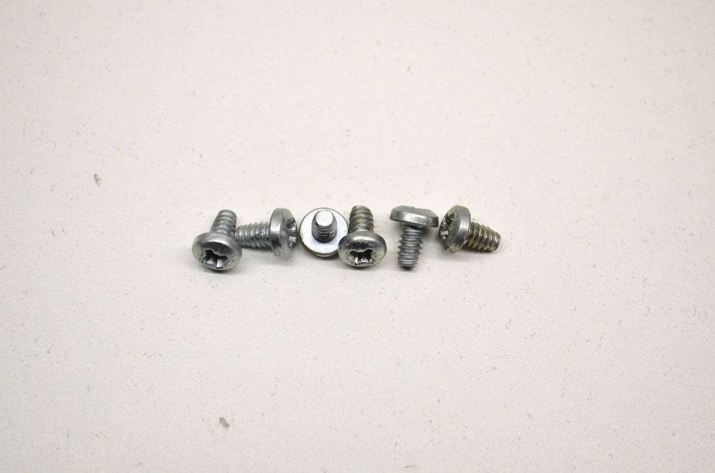 OEM Harley-Davidson 2803W Screw Qty 6 NOS