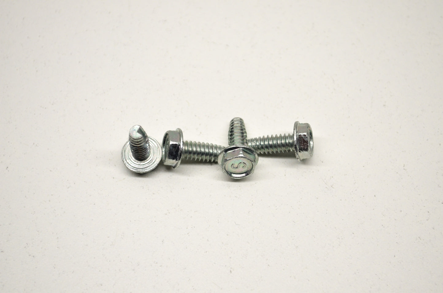 OEM Harley-Davidson 4091 Screw Qty 4 NOS