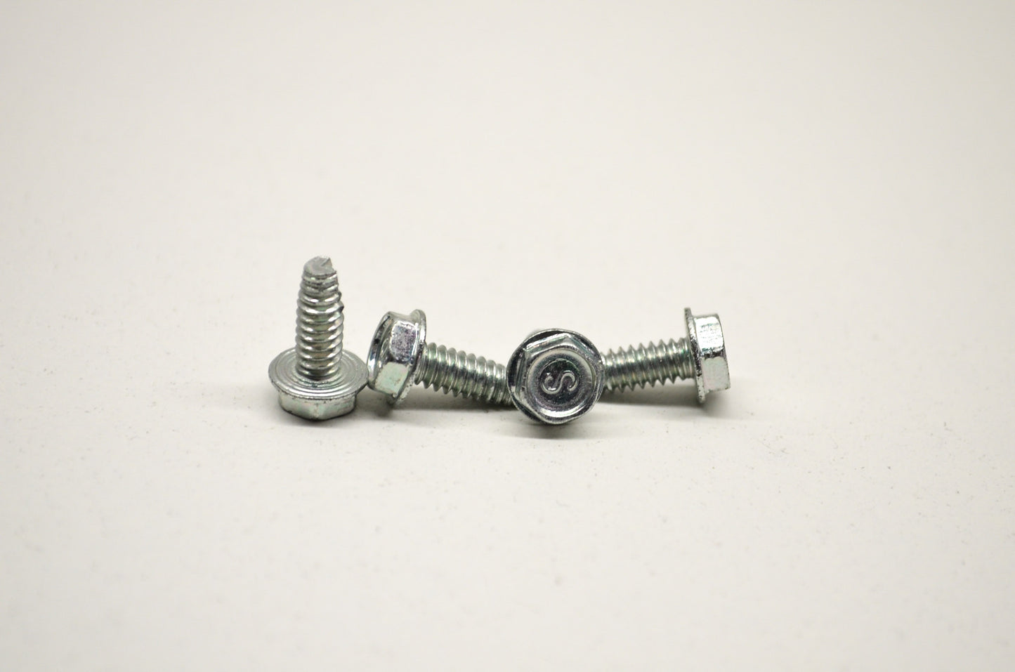 OEM Harley-Davidson 4091 Screw Qty 4 NOS