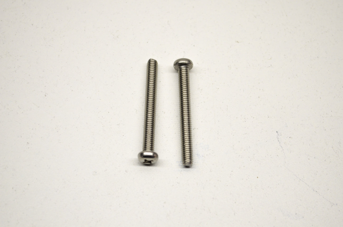 OEM Harley-Davidson 3824 Headlamp Trim Screw Qty 2 NOS