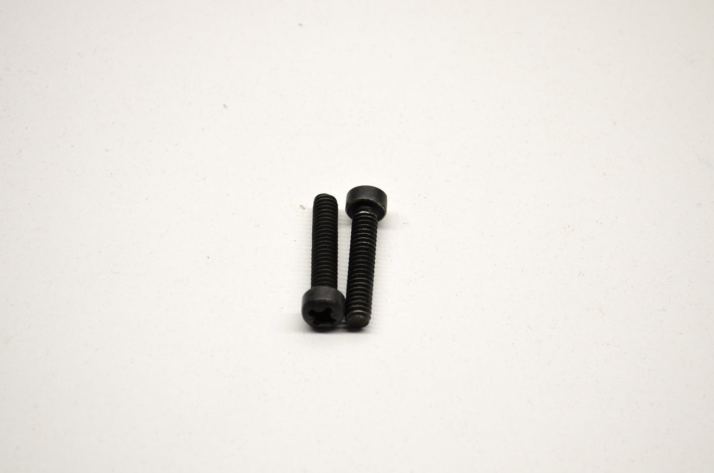 OEM Harley-Davidson 903 Screw Qty 2 NOS