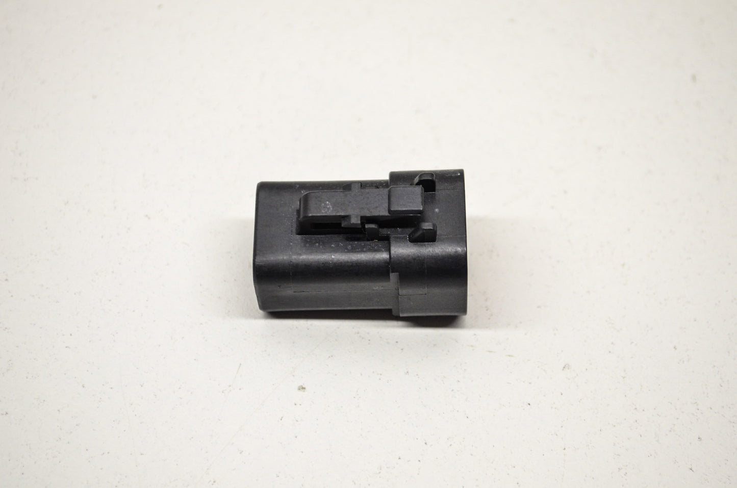OEM Harley-Davidson 72614-01BK Black 4-Way Socket Housing NOS