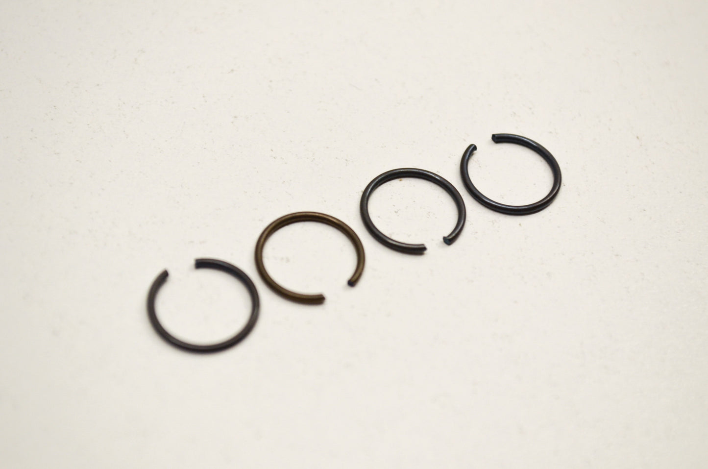 New OEM KTM Circlips QTY 4 EXC Duke RXC Sup-Comp MXC SX SXC LC4 Adventure NOS