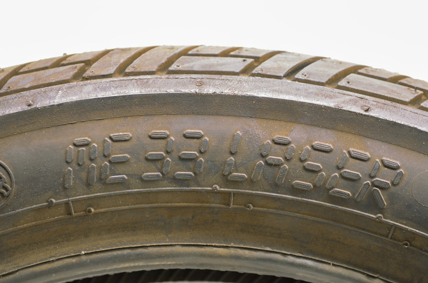 New Metzeler ME33 Laser Front Tire 110/90-16