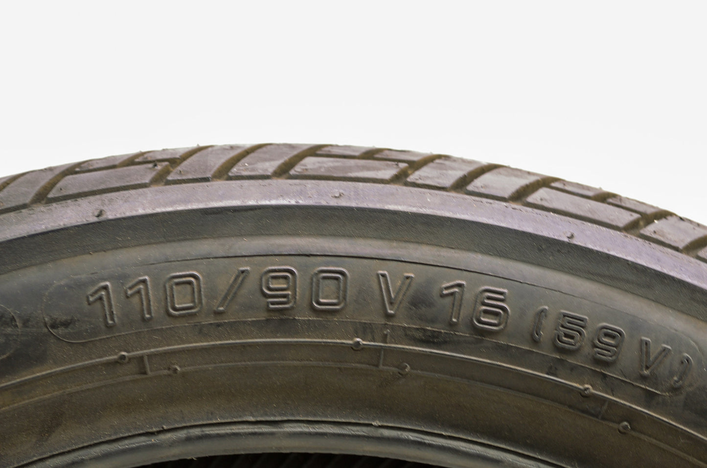 New Metzeler ME33 Laser Front Tire 110/90-16