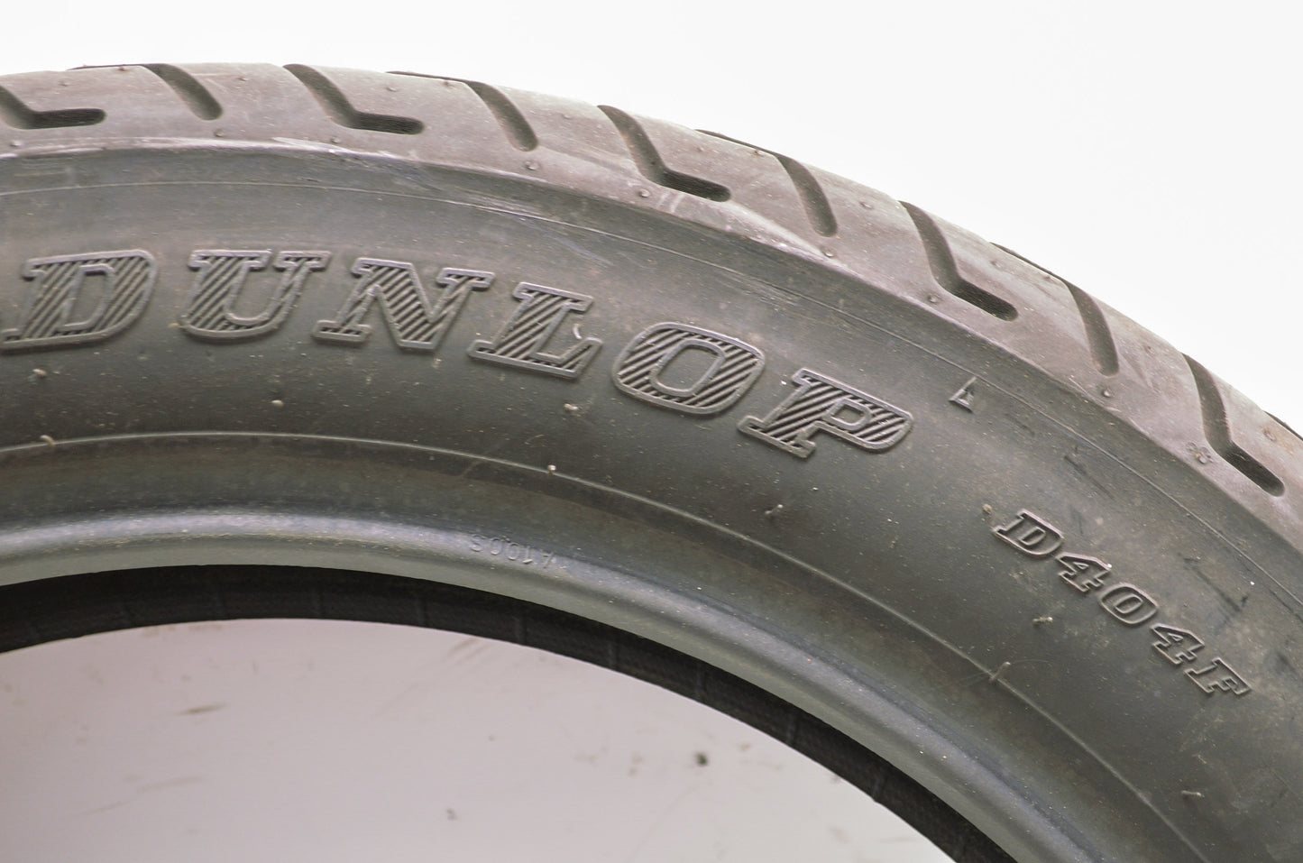 New Dunlop D404F Front Tire 120/90-17