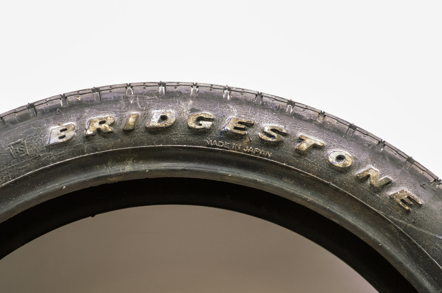 New Bridgestone Mopus Raised White Lettering Tire 110/90-19 62H