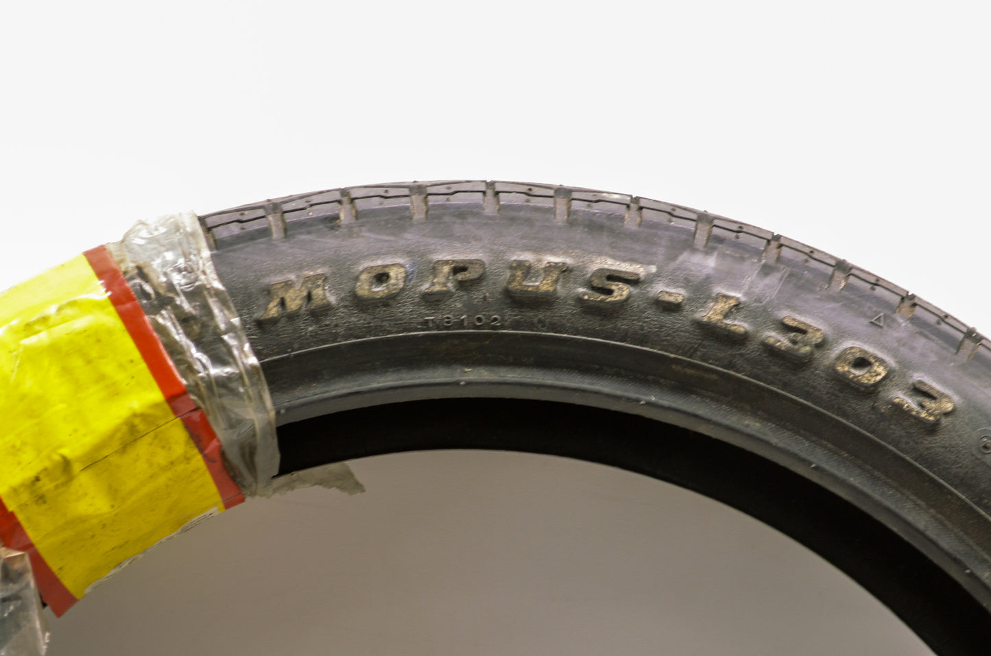 New Bridgestone Mopus Raised White Lettering Tire 110/90-19 62H