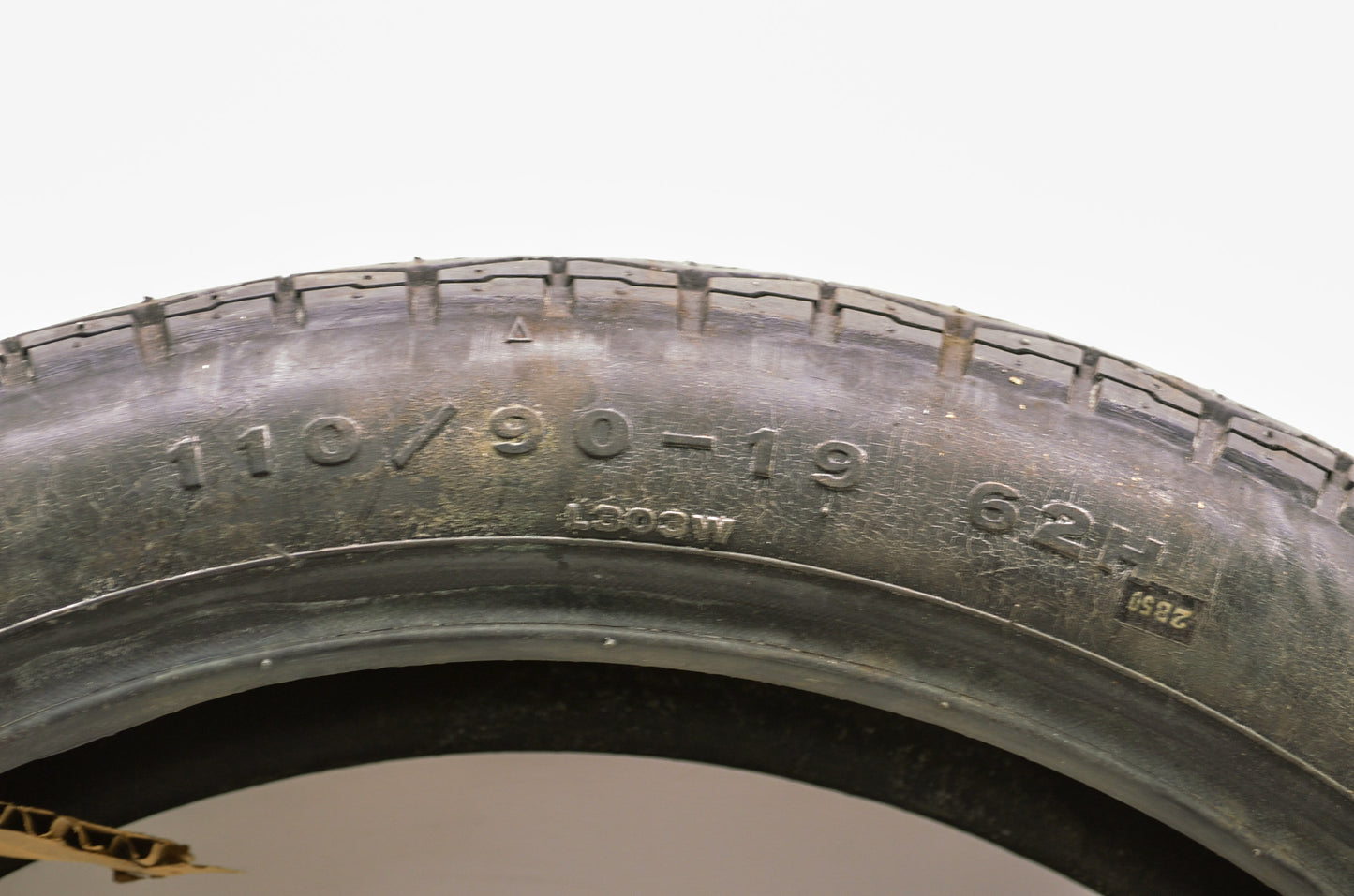 New Bridgestone Mopus Raised White Lettering Tire 110/90-19 62H
