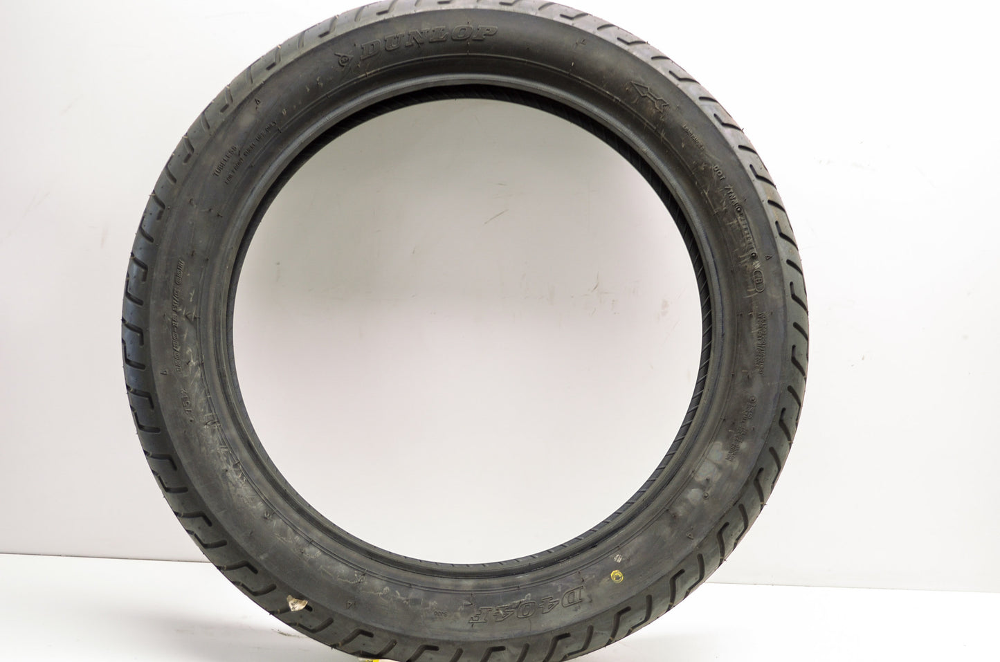 New Dunlop D404F Front Tire 120/90-18