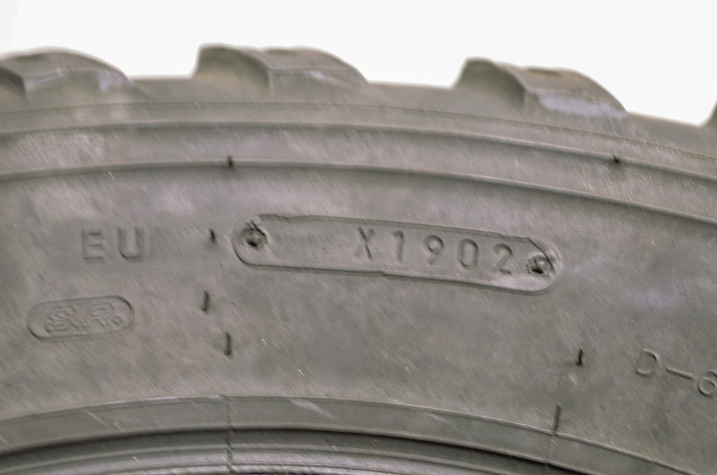 New Dunlop D-679 Tire 24x10-11