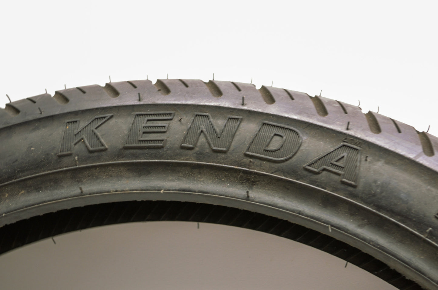 New Kenda Kruz K673 Front Tire 80/90-21