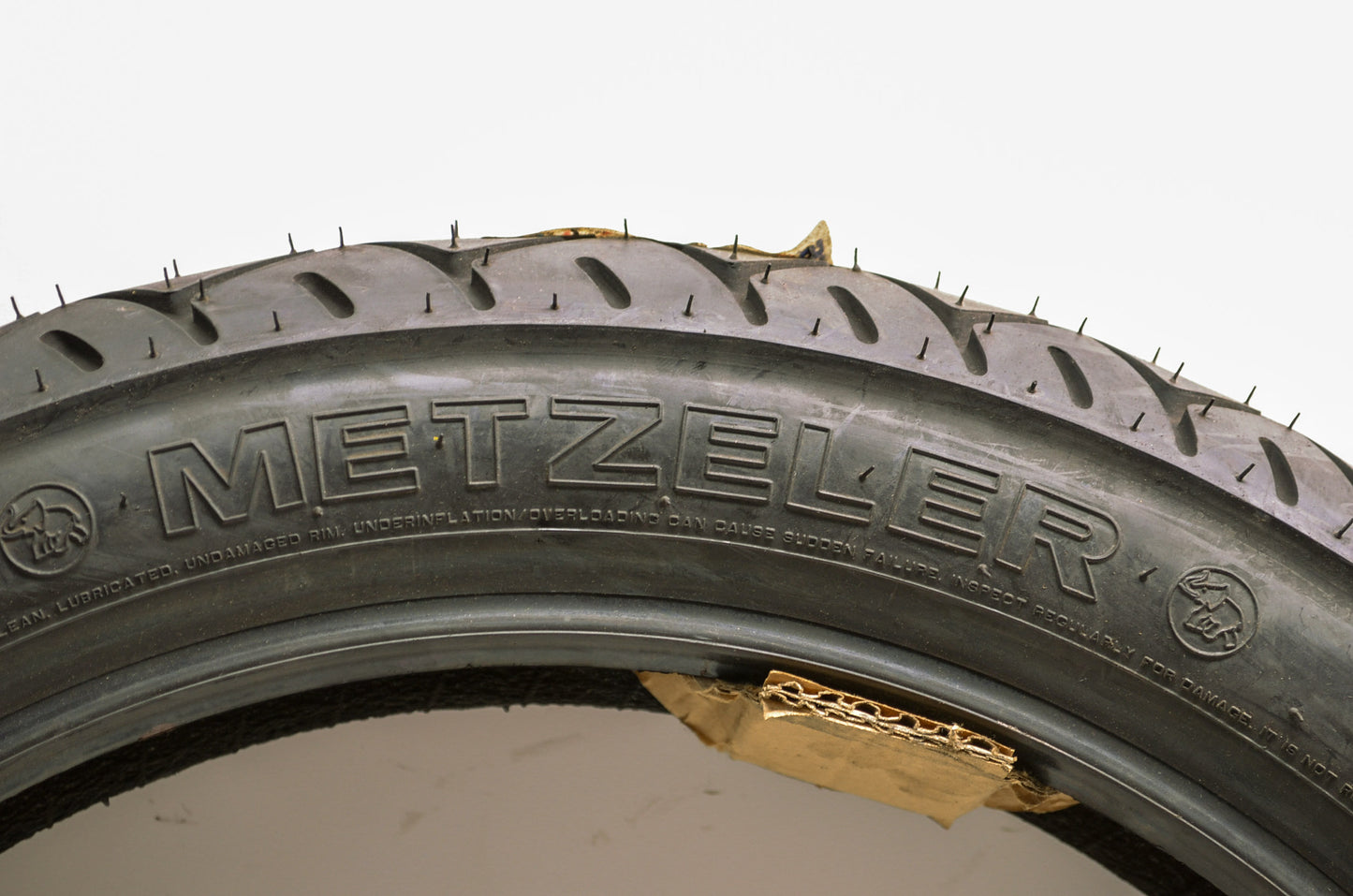 New Metzeler Marathon ME880 Front Tire 100/90-18 M/C 56H