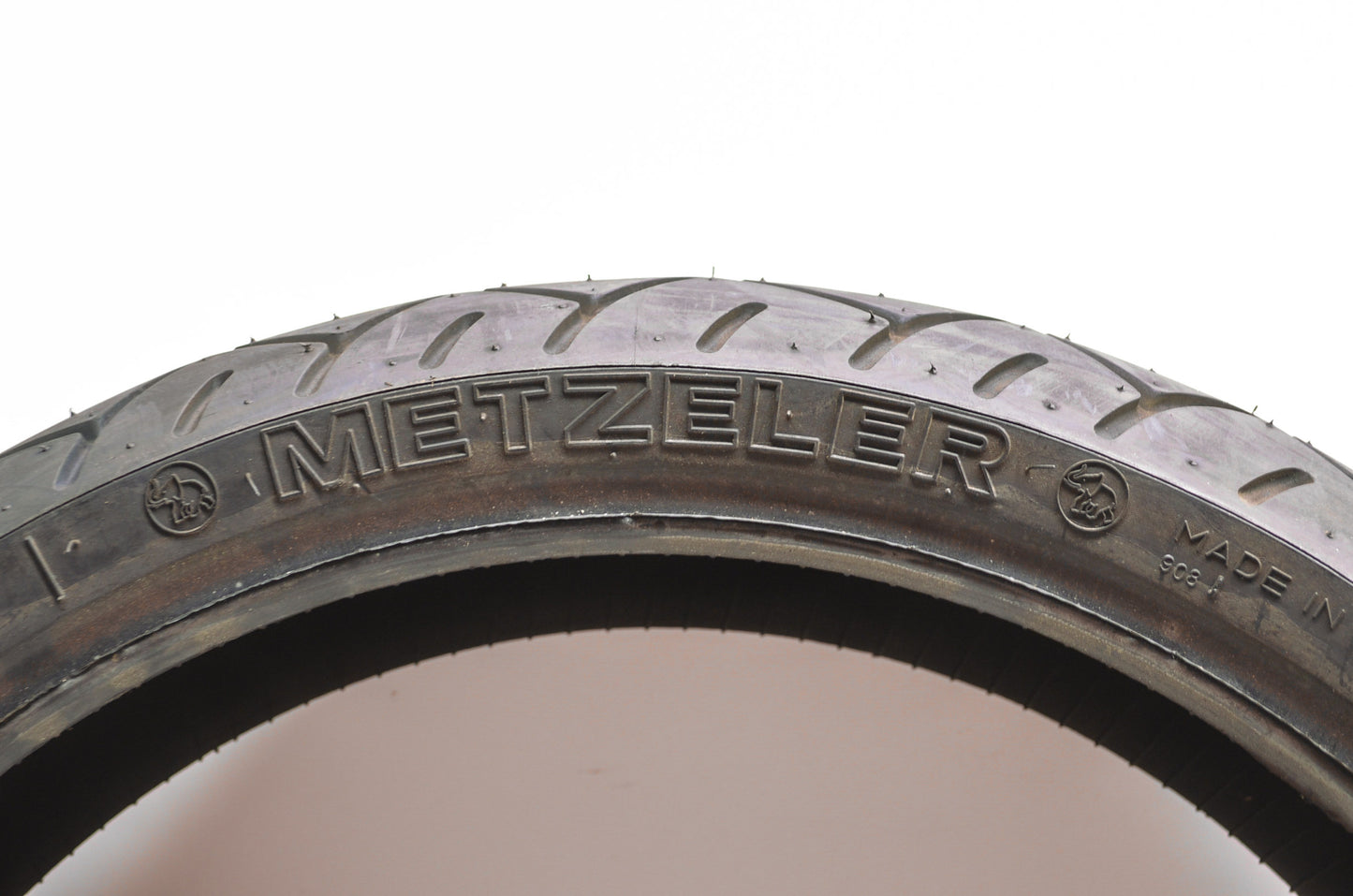 New Metzeler ME880 Marathon Front Tire 130/60R-18 M/C 60V