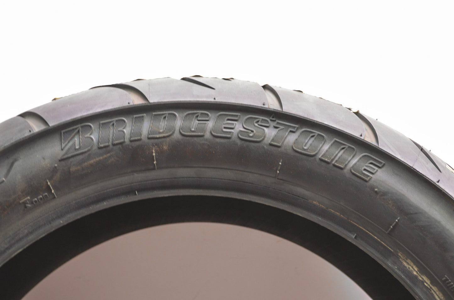 New Bridgestone Exedra G850 Rear Tire 190/60R-17
