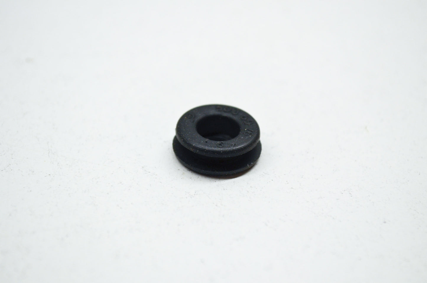 New OEM Husqvarna Rubber Grommet 61 242 268 272 281 288 NOS