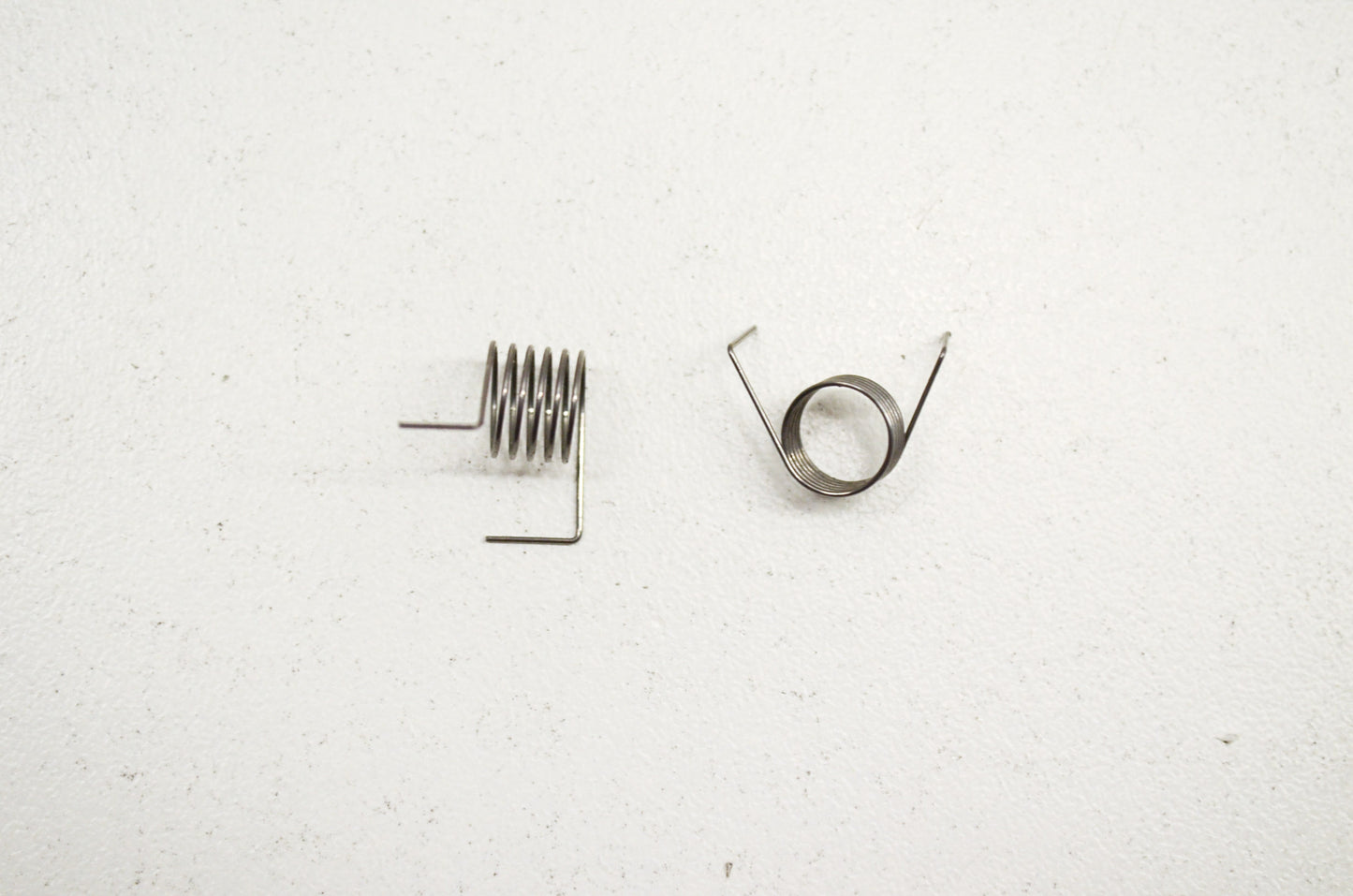 New OEM Husqvarna Spring QTY 2 322 323 325 326 327 NOS