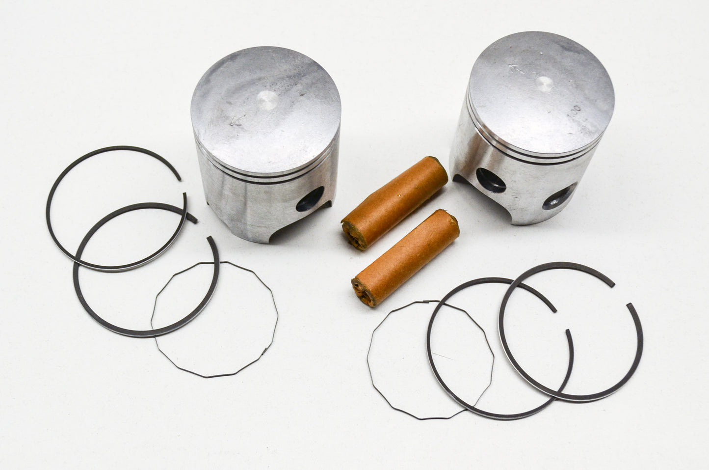 Piston Set Yamaha RD-400 Size S-4 Missing C-Clips NOS