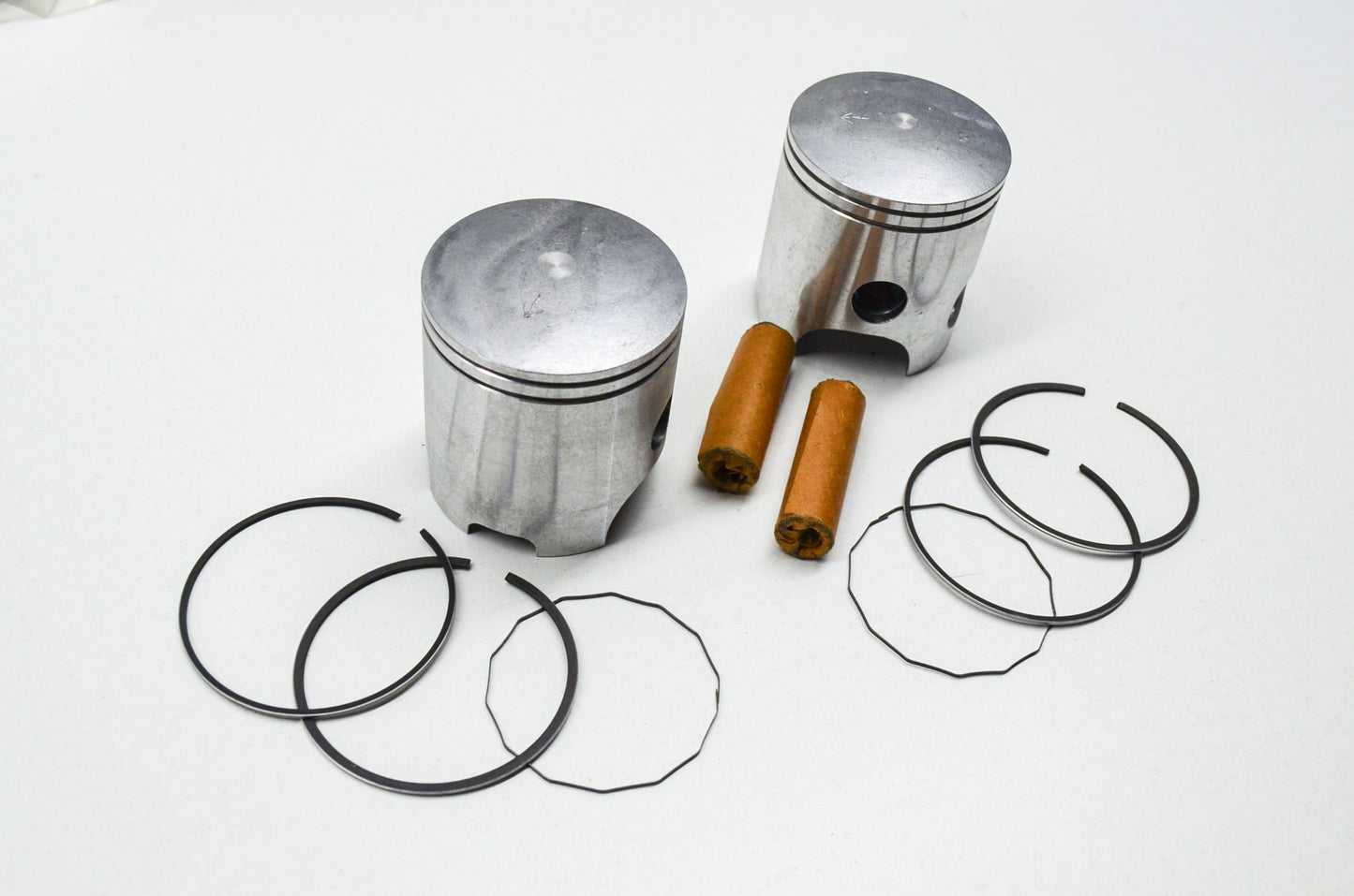 Piston Set Yamaha RD-400 Size S-4 Missing C-Clips NOS