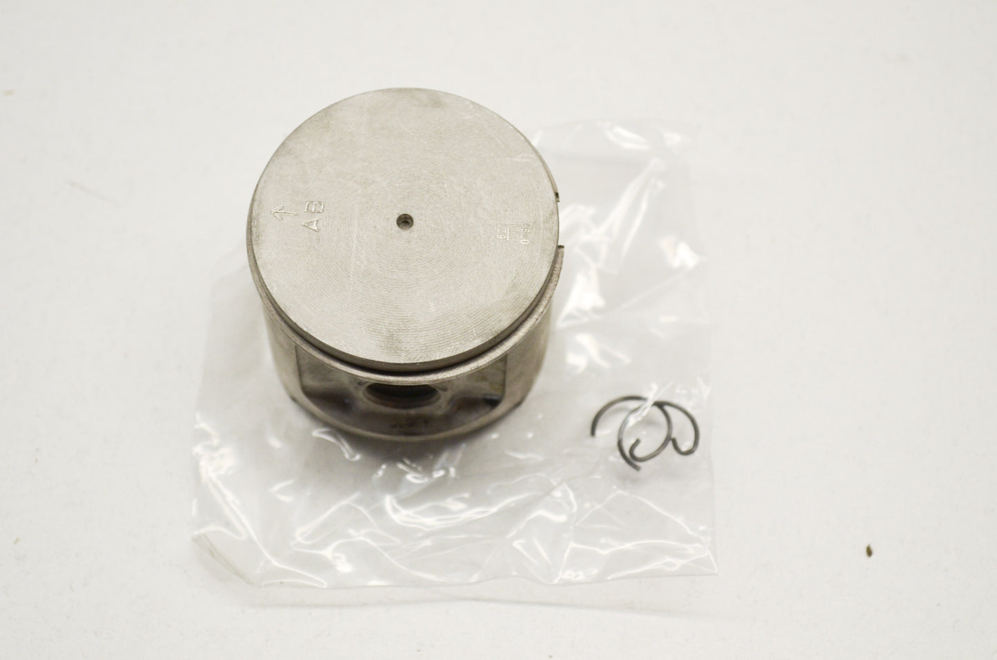 OEM Husqvarna 503691271, 503-69-12-71 Piston 371 NOS