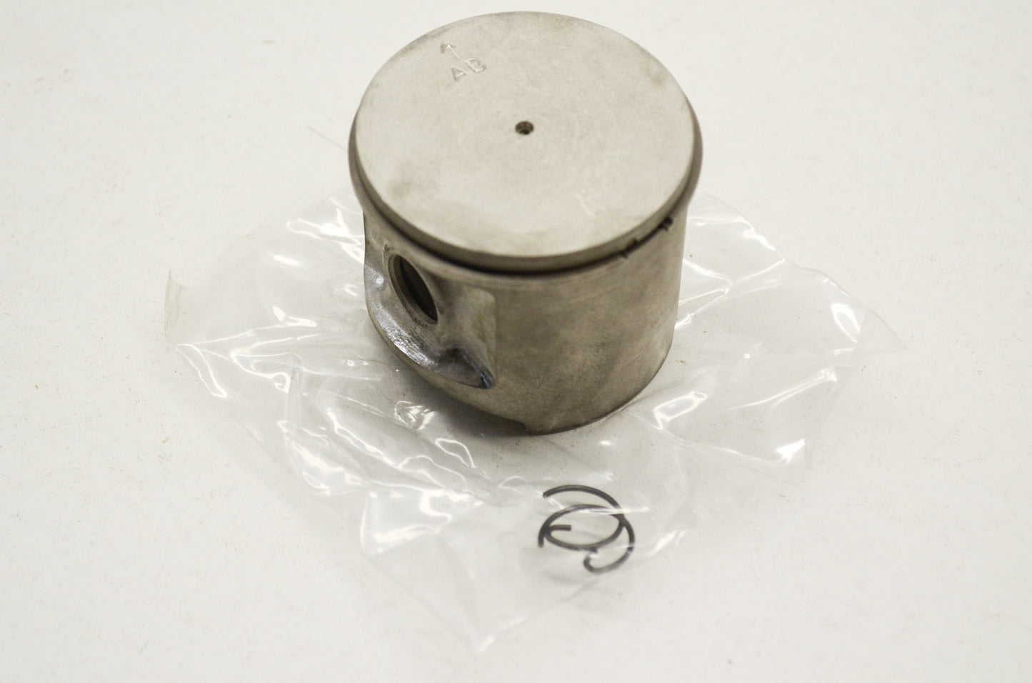 OEM Husqvarna 503691271, 503-69-12-71 Piston 371 NOS