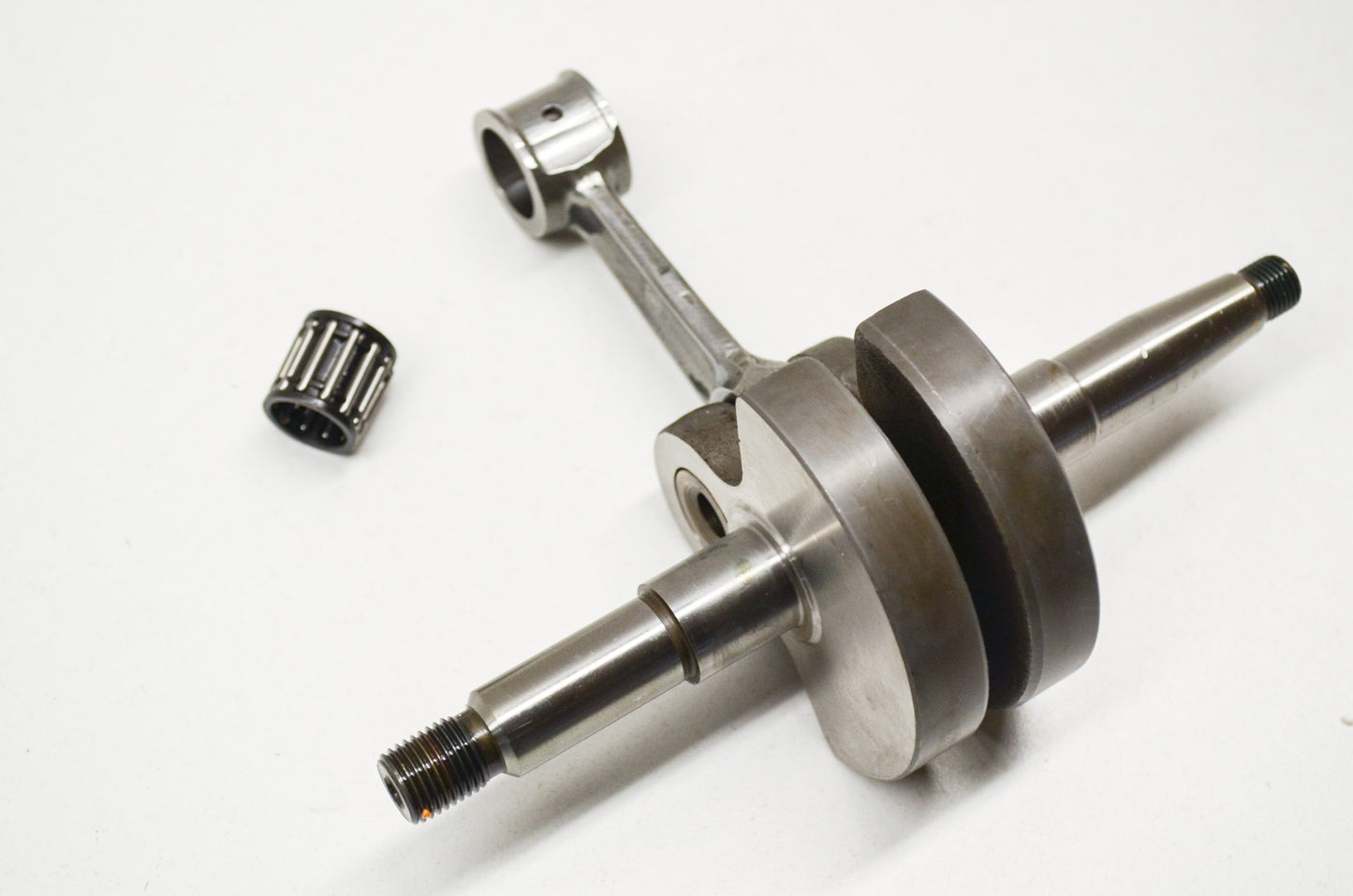 Crankshaft Missing Two Bearings 2100 2101 298 NOS
