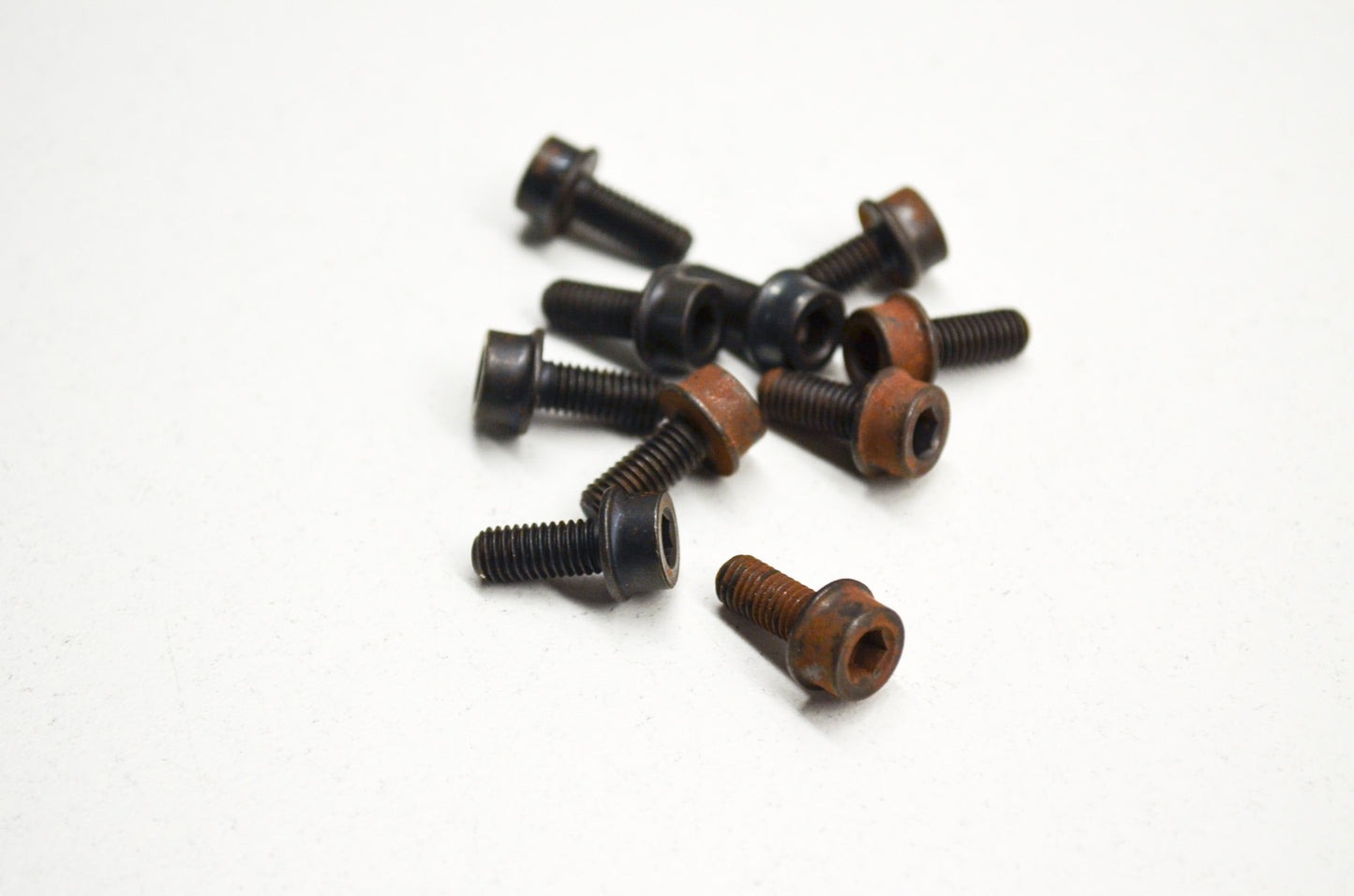 Screw 232 235 325 362 371 390 570 Qty 10 NOS