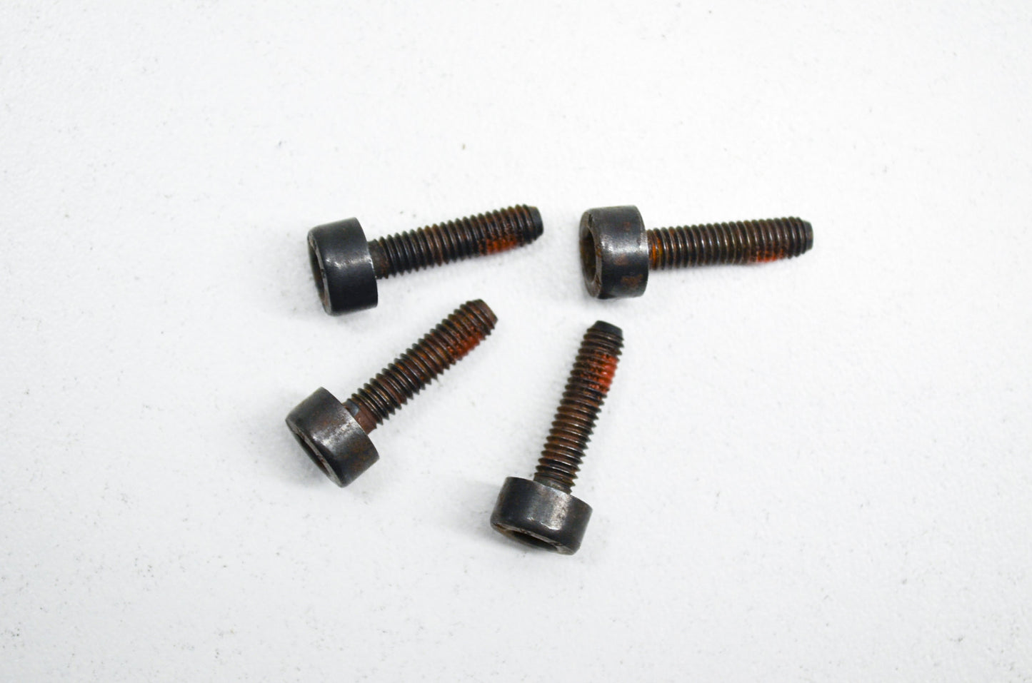 Screw 254 257 281 288 362 372 395 42 51 55 Qty 4 NOS