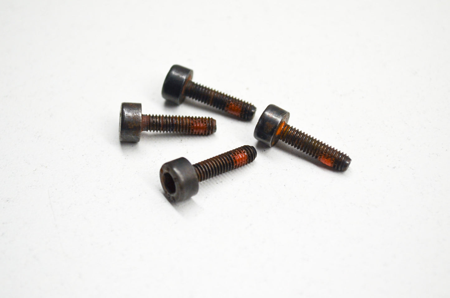 Screw 254 257 281 288 362 372 395 42 51 55 Qty 4 NOS