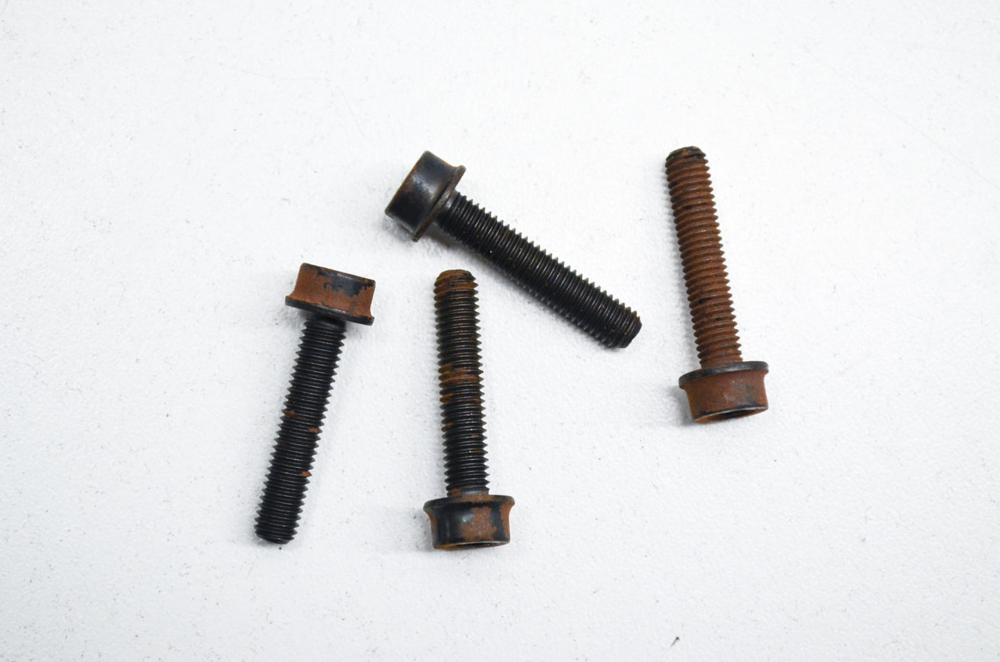 Screw 223 227 232 322 325 333 338 343 345 395 Qty 4 NOS