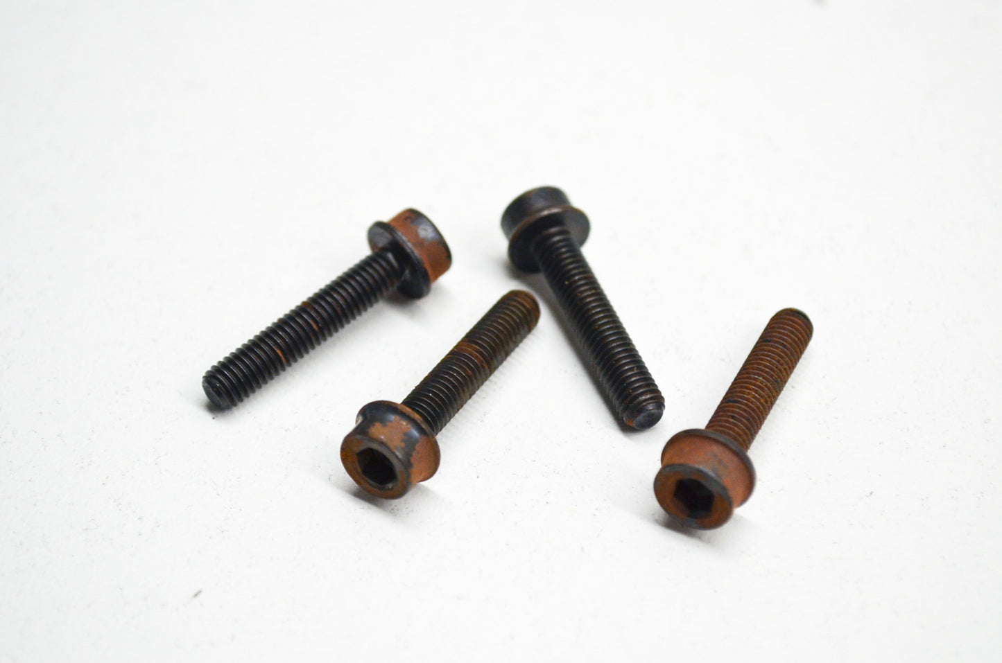 Screw 223 227 232 322 325 333 338 343 345 395 Qty 4 NOS