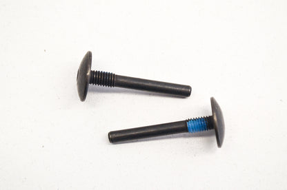 Mount Screw 570 575 XP 576 XP EPA Qty 2 NOS