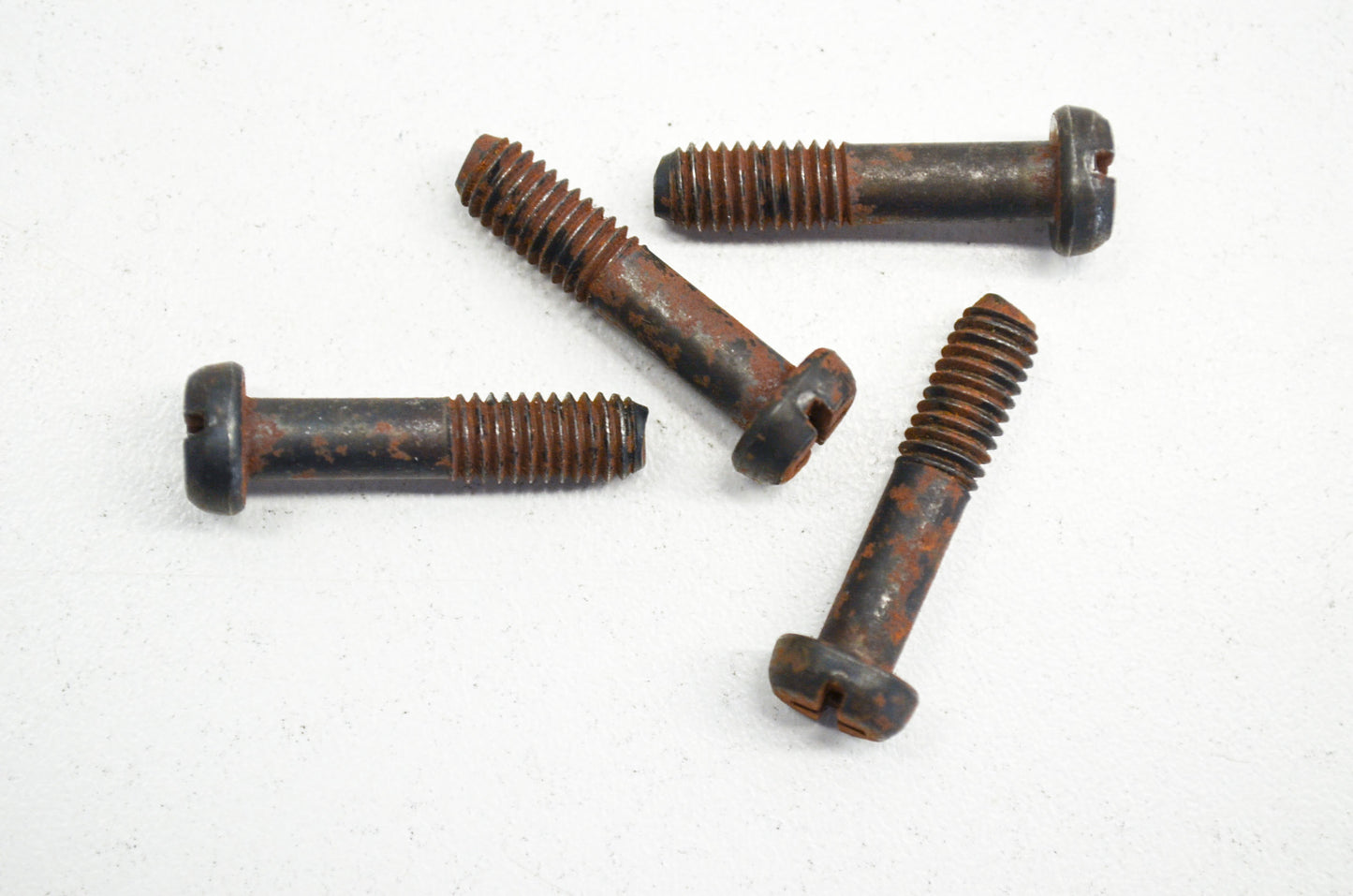Screw 385 EPA 390 Qty 4 NOS