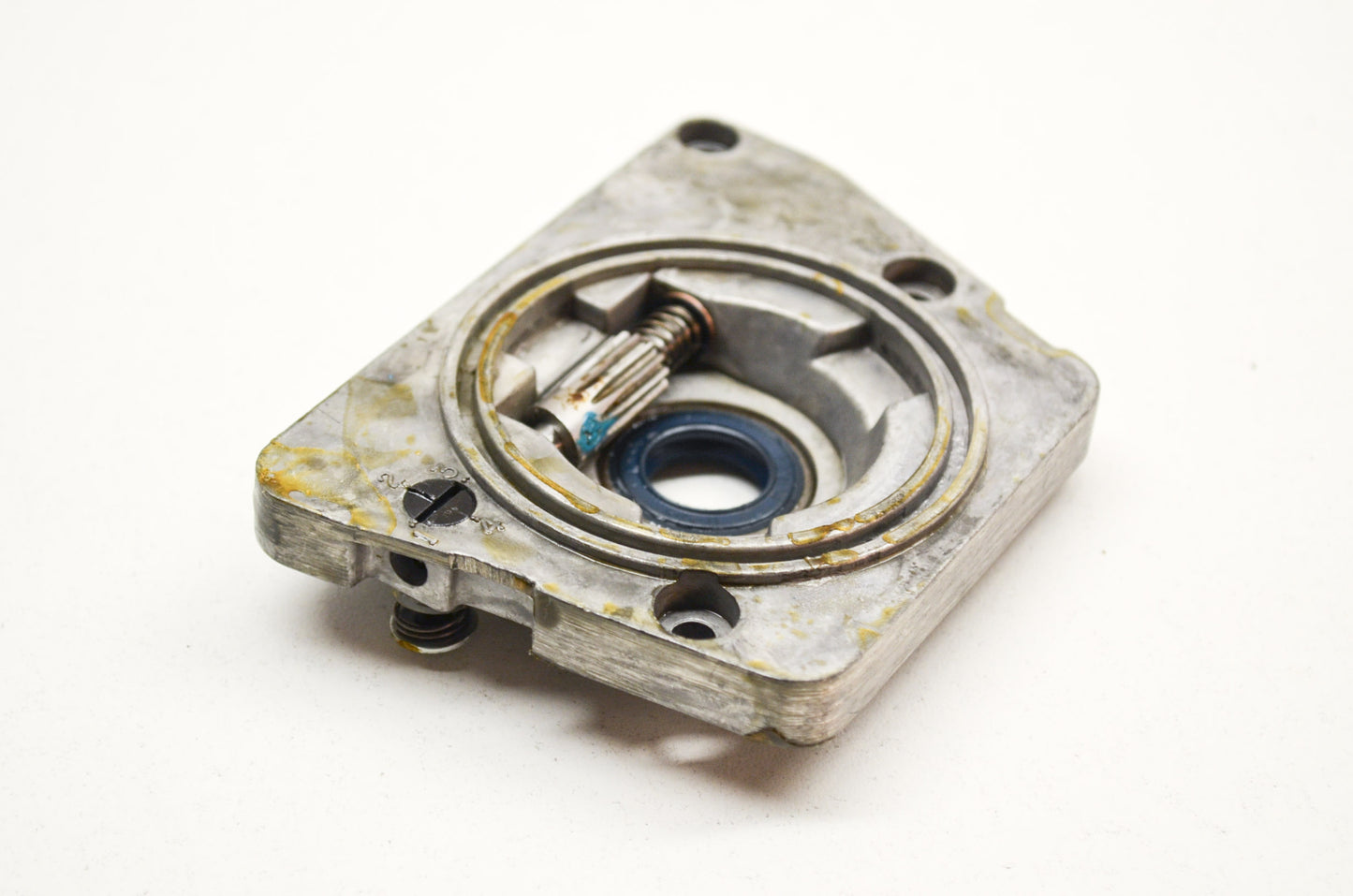 New OEM Husqvarna Oil Pump 266 268 272 61 66 NOS