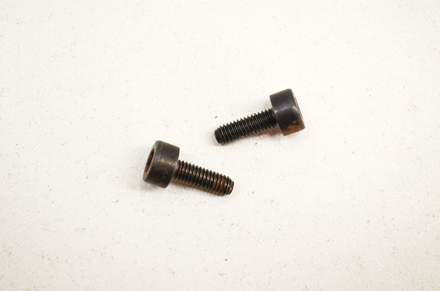 New OEM Husqvarna Screw QTY 2 240 R 362 Special 372 385 390 NOS