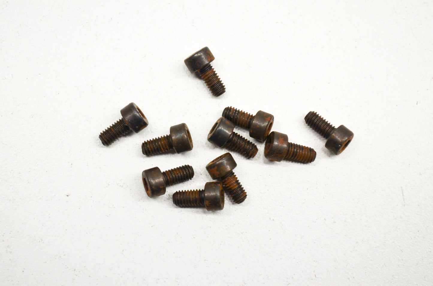Screw 2100 2101 225 242 250 285 298 324 325 327 42 Qty 10 NOS