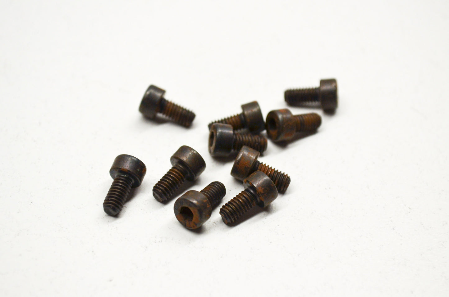 Screw 2100 2101 225 242 250 285 298 324 325 327 42 Qty 10 NOS