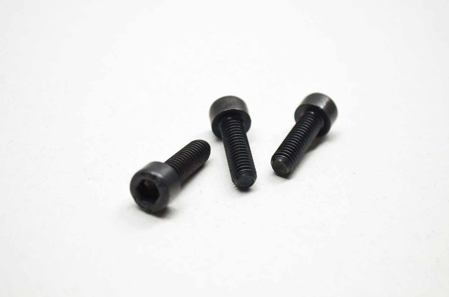 Screw 120 365 371 372 385 570 575 K 1250 Qty 3 NOS