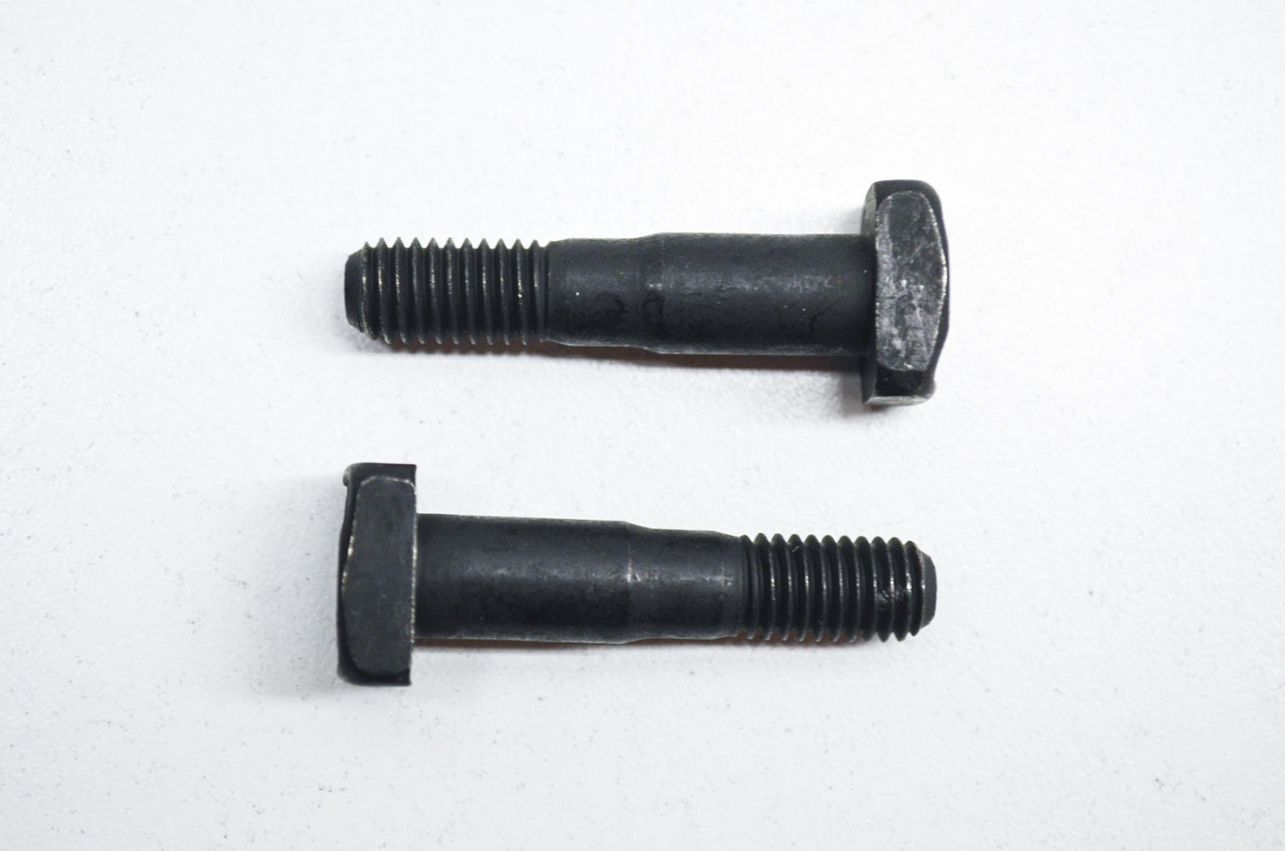 Bar Stud 371 375 385 390 395 570 575 XP 576 XP Qty 2 NOS