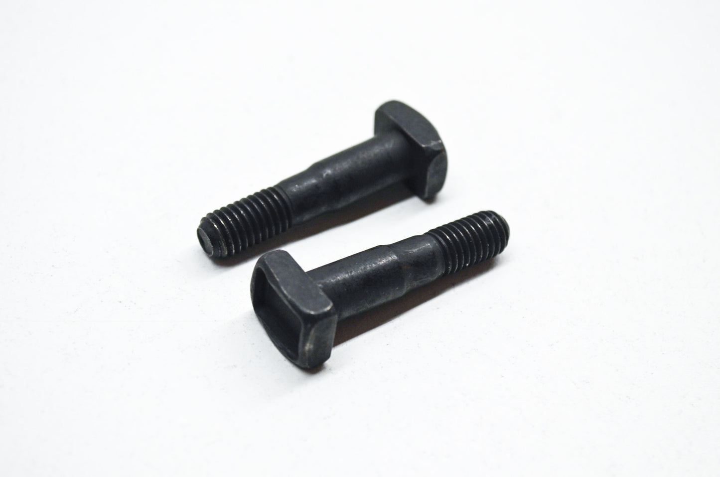 Bar Stud 371 375 385 390 395 570 575 XP 576 XP Qty 2 NOS